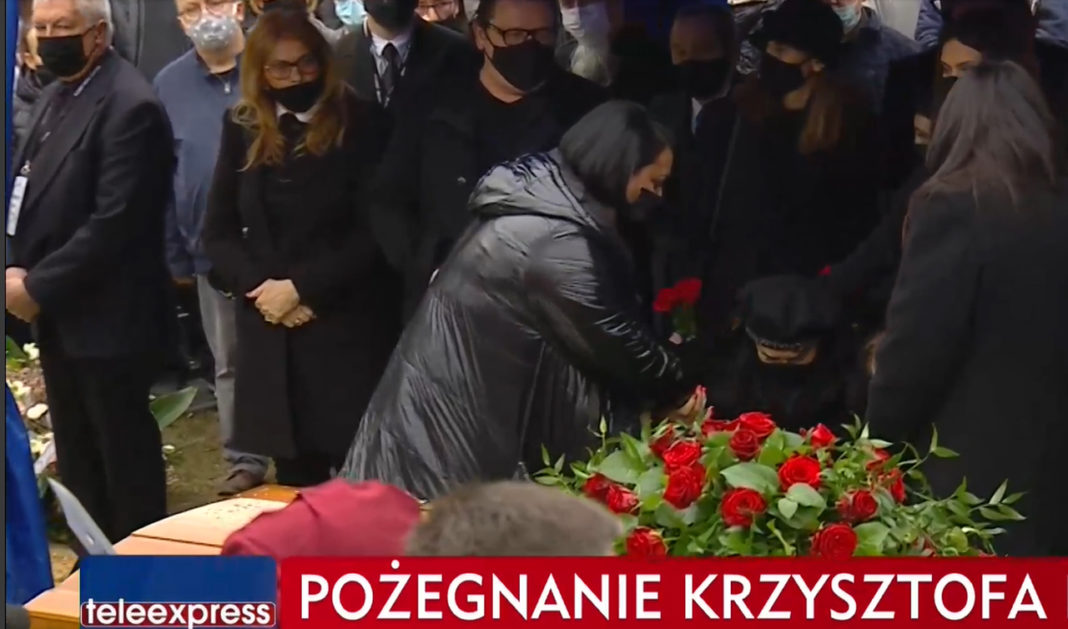Pogrzeb Krzysztofa Krawczyka Ewa Krawczyk upadła