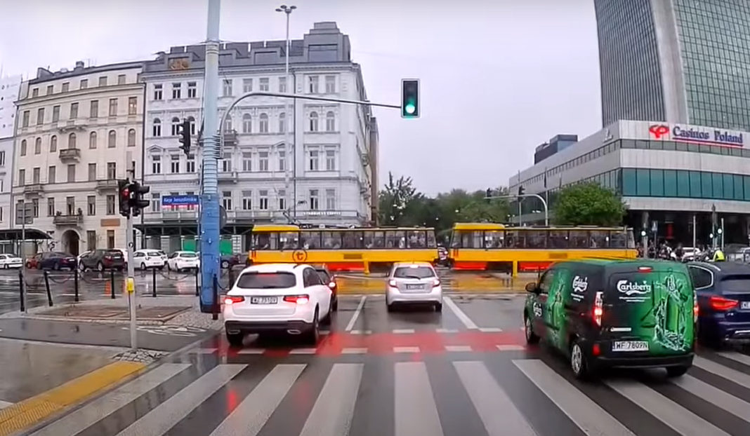 Warszawa kierowcy samochód korki Dlaczego ludzie boją się jeździć po Warszawie